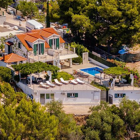 Villa Julia With Heated Pool, Ideal For Large Groups Milna  Exterior foto